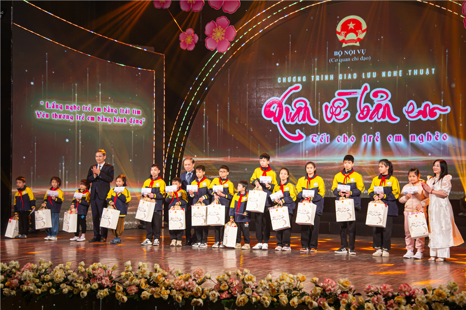 Chương trình giao lưu nghệ thuật "Xuân về bản em" năm 2026 - Truyền hình trực tiếp - Trao quà đợt 3